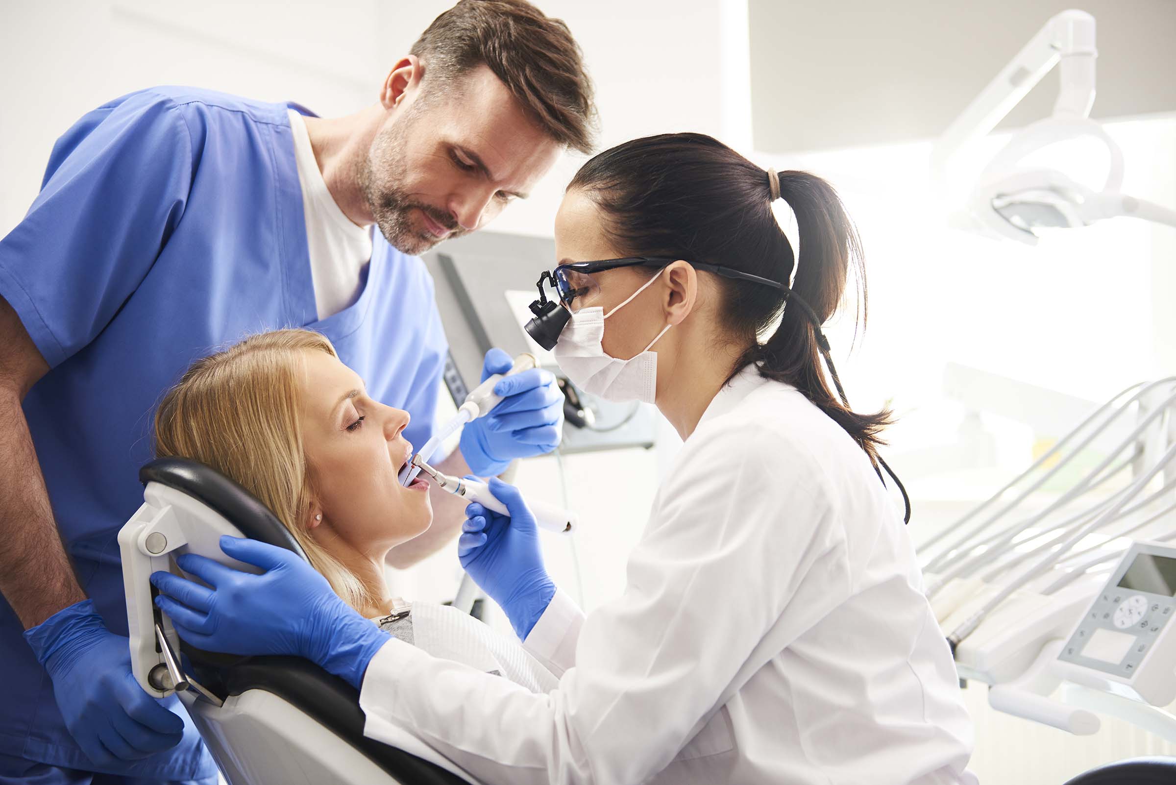 dentist-and-her-assistant-doing-their-work-in-dent-7A6SXUJ.jpg